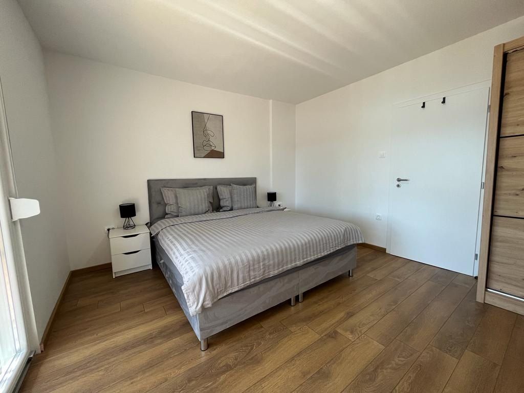 Second bedroom with a queen-size bed and bedside lamps